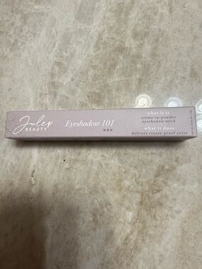 Julep Eyeshadow 101 Cream-to-Powder Stick
Galaxy Grey Metallic